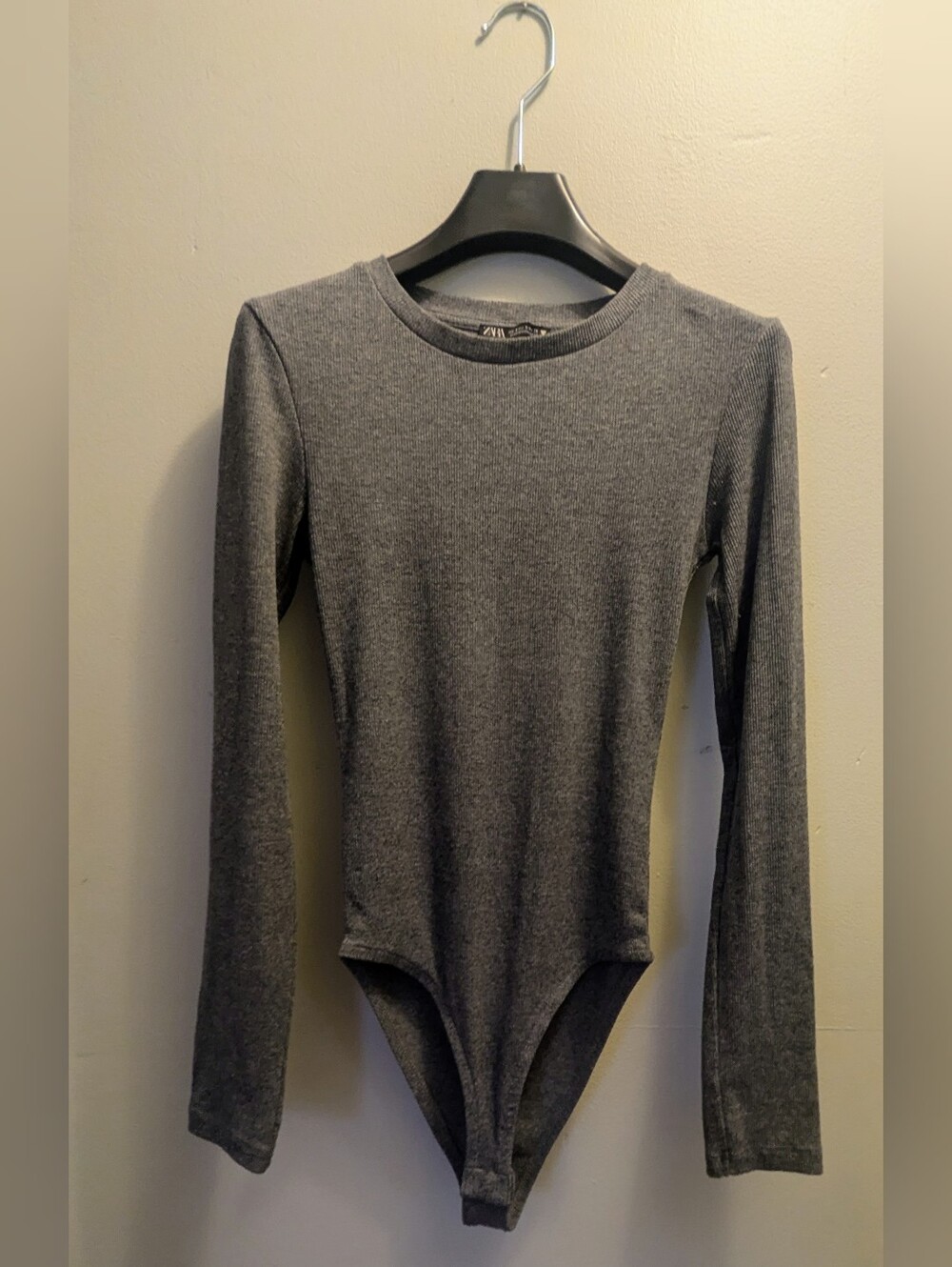 Zara Women's Gray Ribbed Stretchy Long Sleeve Bodysuit. Size Small